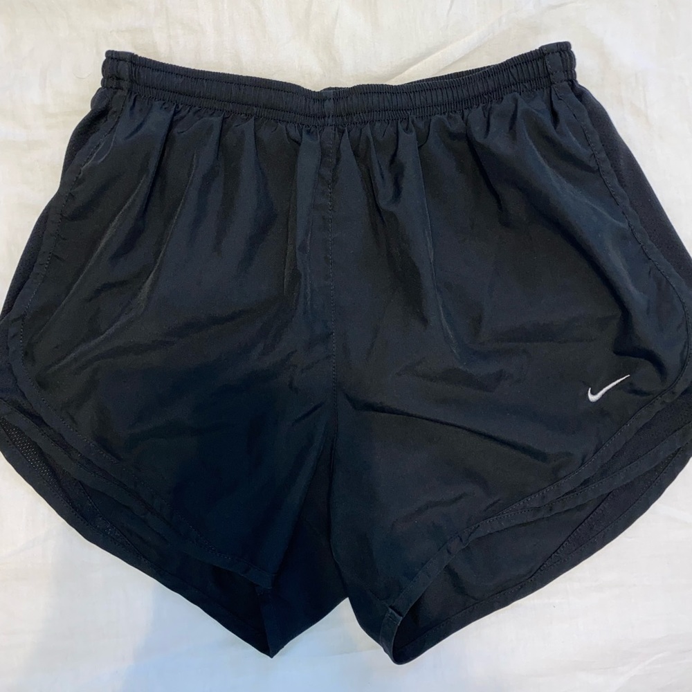 Black Nike shorts (Nike tempo)